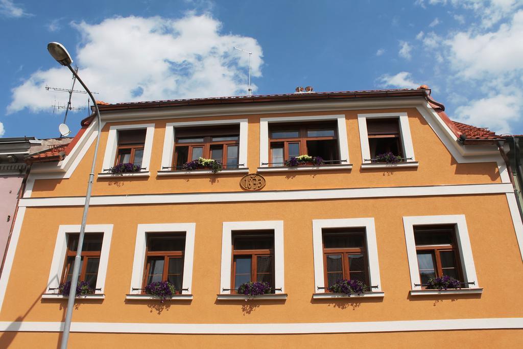 Apartments & Suites Zluta Hruska プルゼニ エクステリア 写真