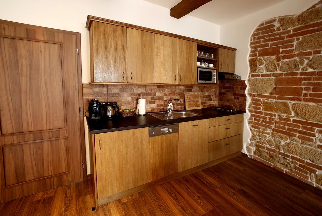 Apartments & Suites Zluta Hruska プルゼニ エクステリア 写真