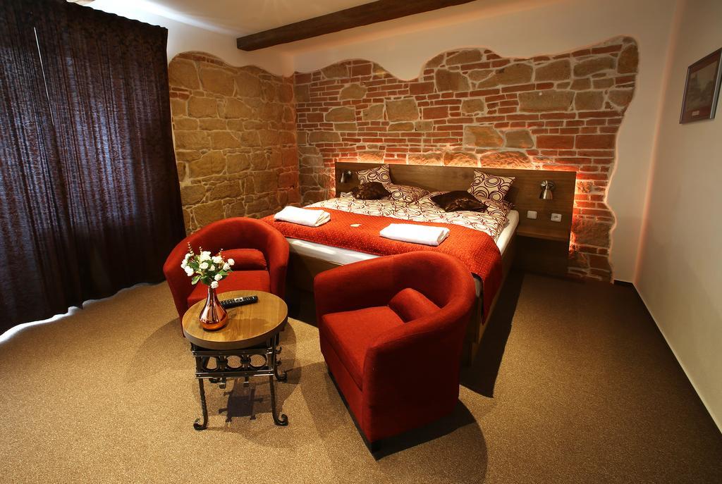 Apartments & Suites Zluta Hruska プルゼニ エクステリア 写真