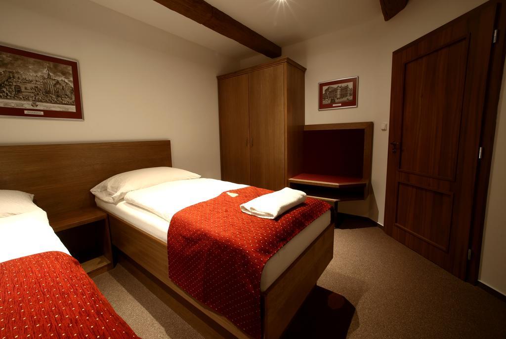 Apartments & Suites Zluta Hruska プルゼニ エクステリア 写真