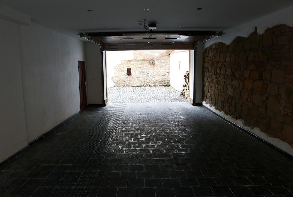 Apartments & Suites Zluta Hruska プルゼニ エクステリア 写真