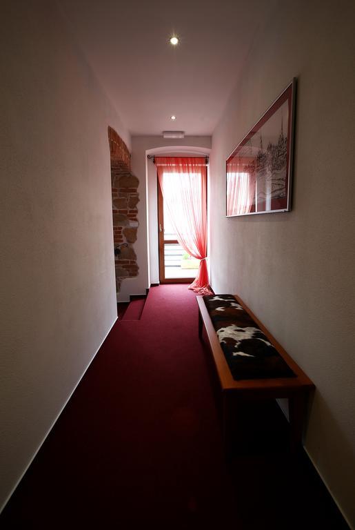 Apartments & Suites Zluta Hruska プルゼニ エクステリア 写真