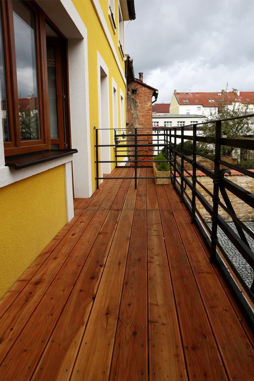 Apartments & Suites Zluta Hruska プルゼニ エクステリア 写真